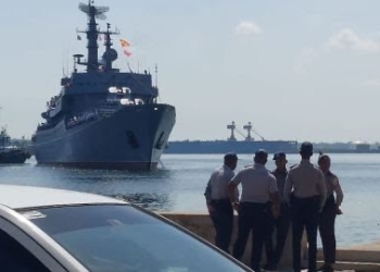 Russian Navy vessel Smolny in Cuba.