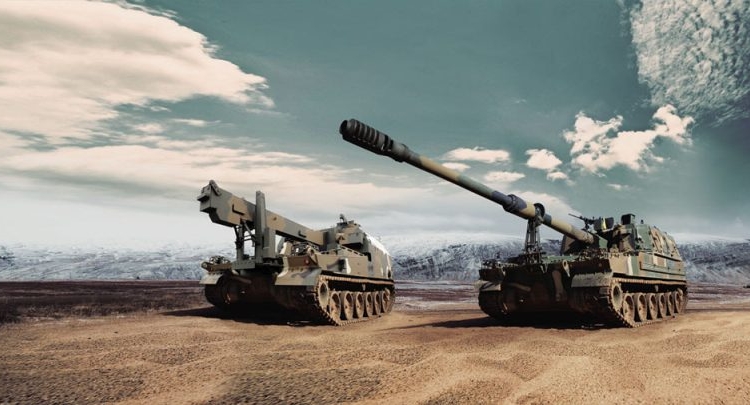 Hanwha Aerospace’s K9 self-propelled howitzer (right) and K10 ammunition resupply vehicle (left)