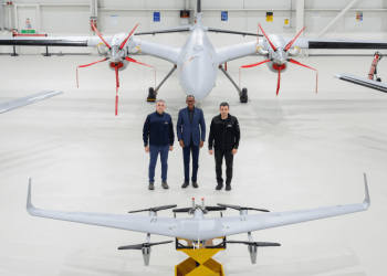 Rwandan President Paul Kagame visited Baykar's drone facility in Turkey. Behind him is the Akinci MALE UAV, and in front is the newly developed Bayraktar KALKAN VTOL UAV.